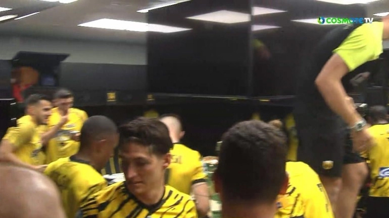 Ξέφρενοι πανηγυρισμοί στα αποδυτήρια της ΑΕΚ για τον τίτλο!